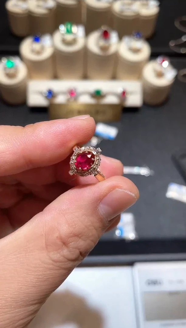 18K金镶嵌戒指红宝石0.73ct