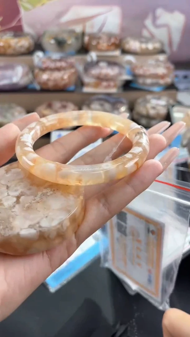 石英质玉手镯未镶嵌58