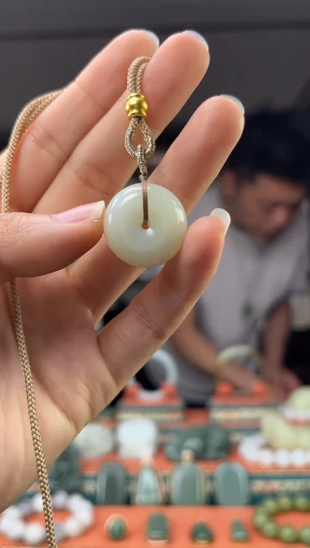和田玉未镶嵌颈饰佩佩