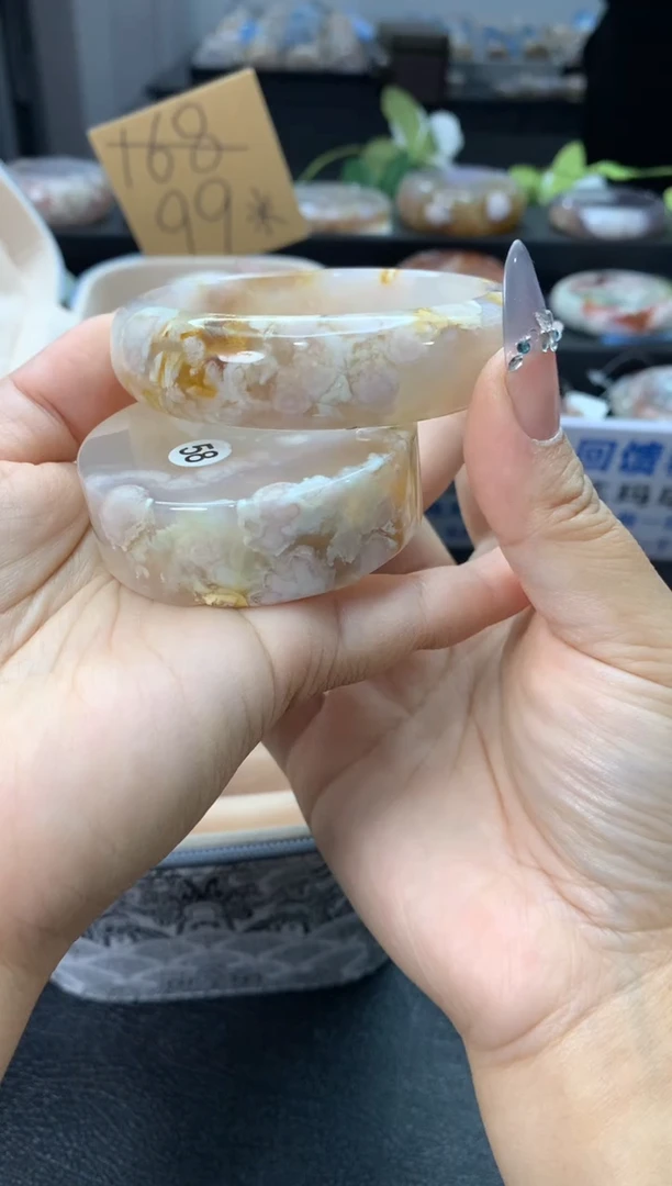 未镶嵌手镯石英质玉（57-58圈口）赠送镯心 无证书