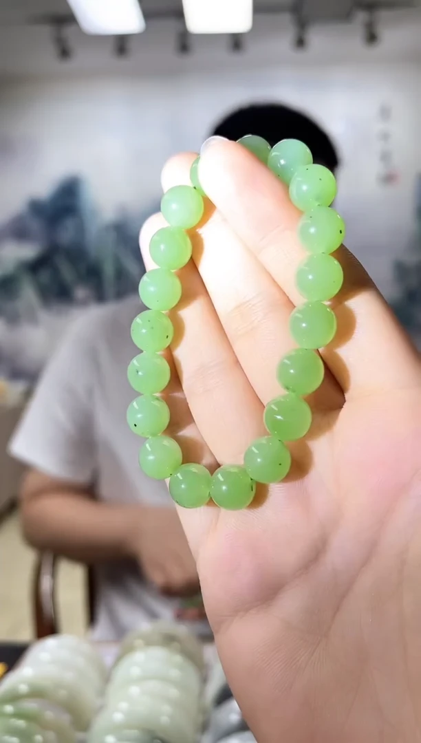 和田玉手镯未镶嵌10mm左右苹果绿