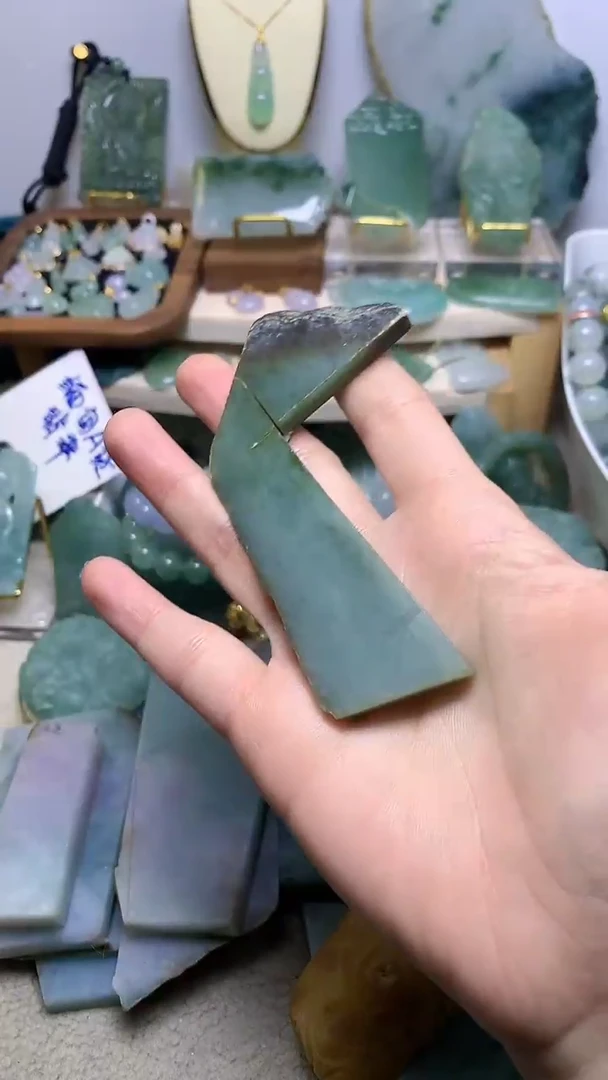 翡翠挂件未镶嵌缅甸A货翡翠，没有运费险