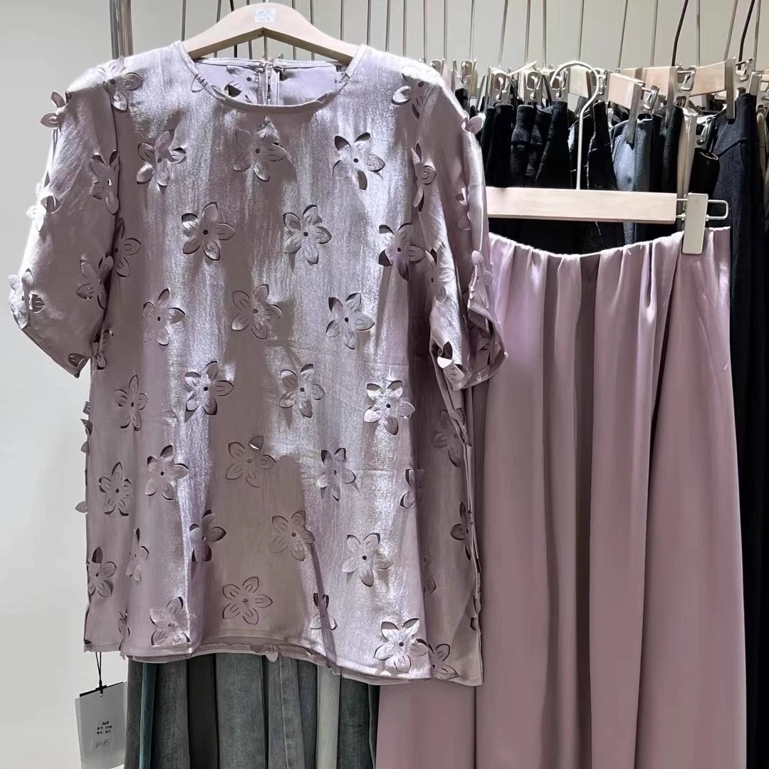 0914光泽感镂空花朵上衣