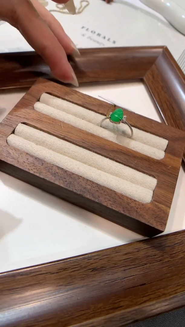 18K金镶嵌戒指翡翠EE2