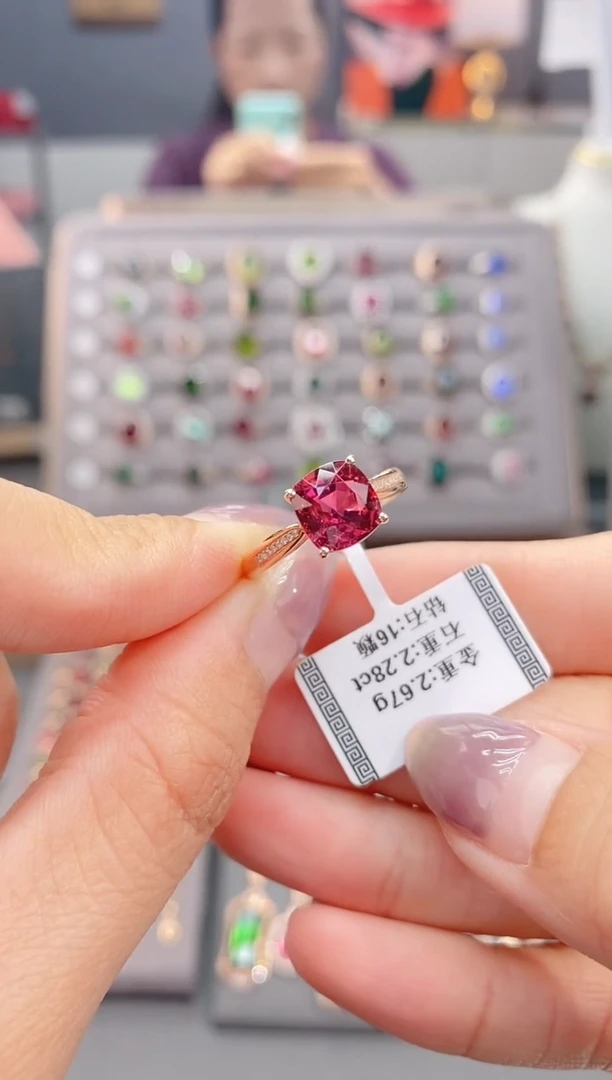 18K金镶嵌戒指碧玺2.28