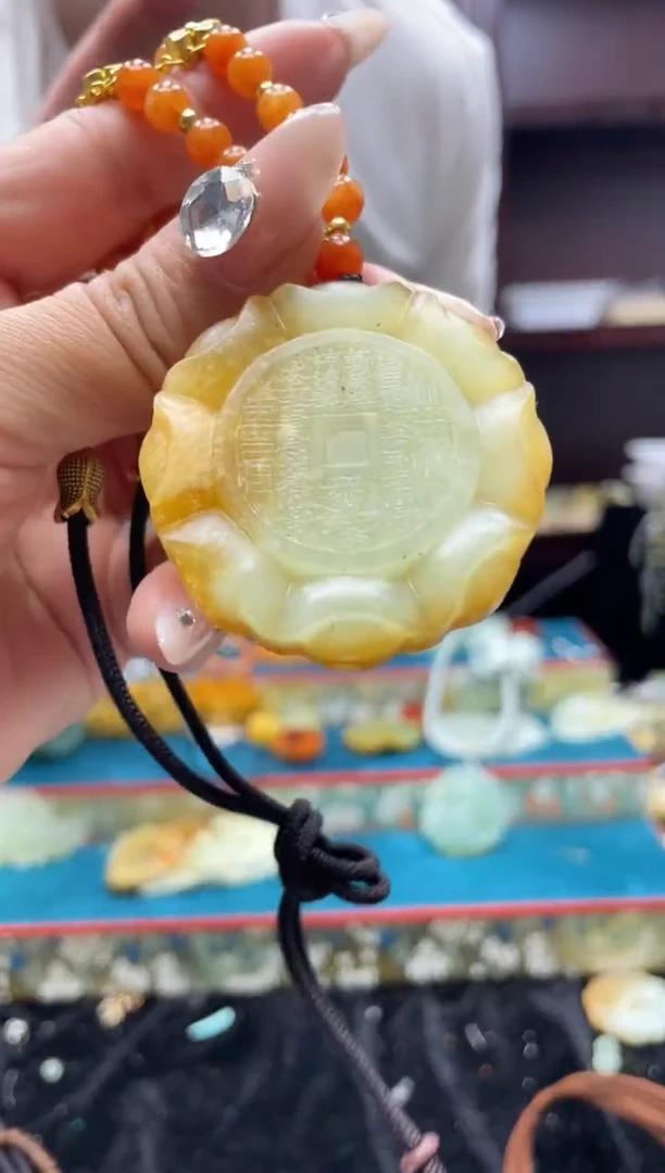 未镶嵌岫玉吊坠·