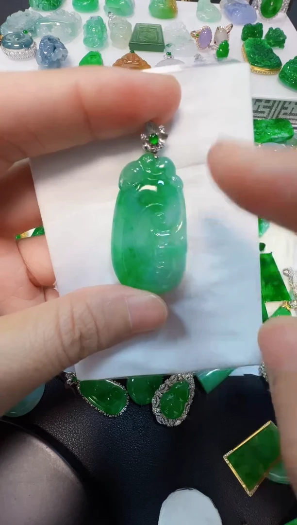 翡翠18K金镶嵌吊坠(不含链)6800