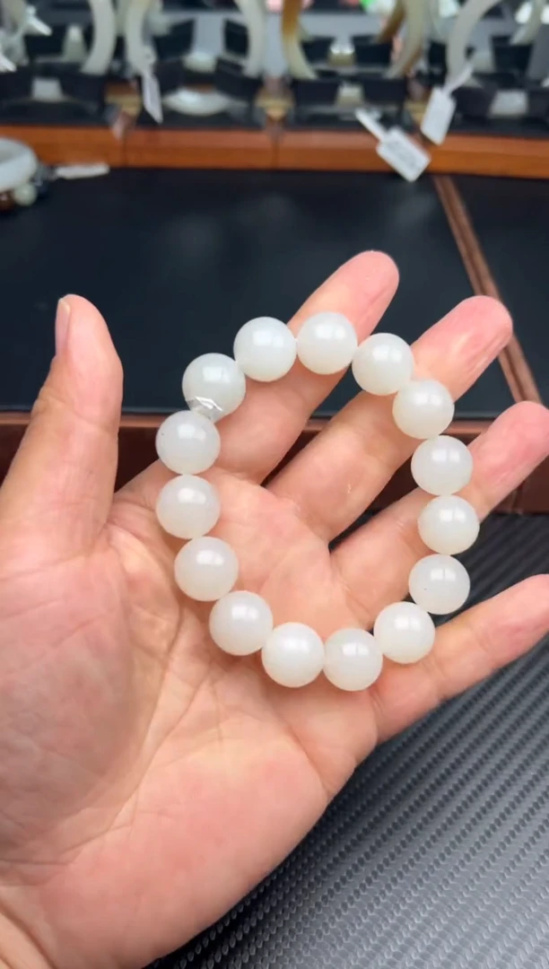 未镶嵌手串和田玉黑山·微色差卡14MP