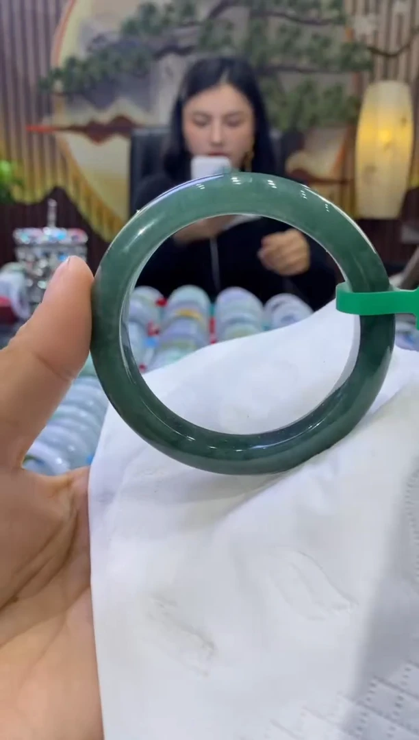 【闪购商品】翡翠手镯未镶嵌多人07726