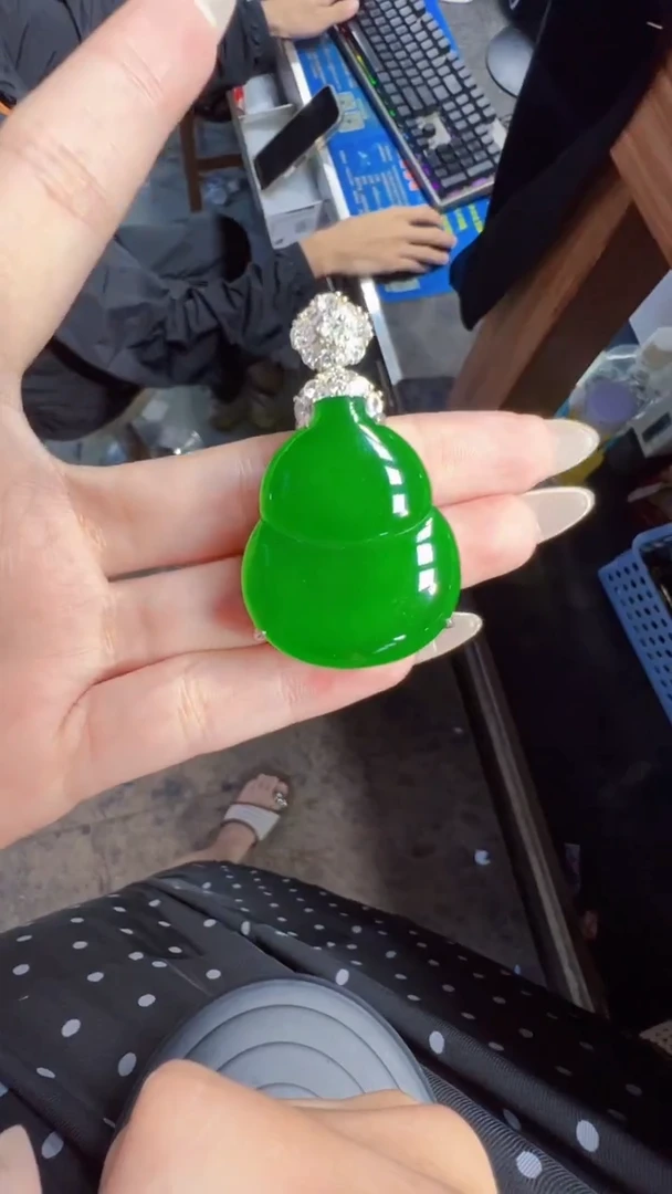未镶嵌定制翡翠?*欢翡翠A货有轻微色差属于正常现象，葫芦1