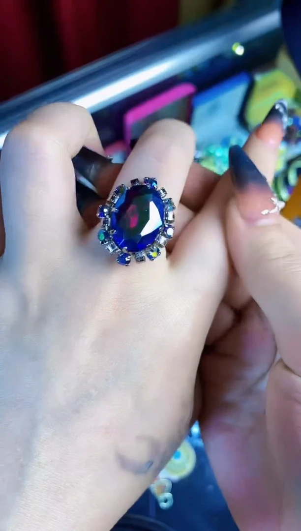 瓷片楚楚中古珠宝甄选不退换