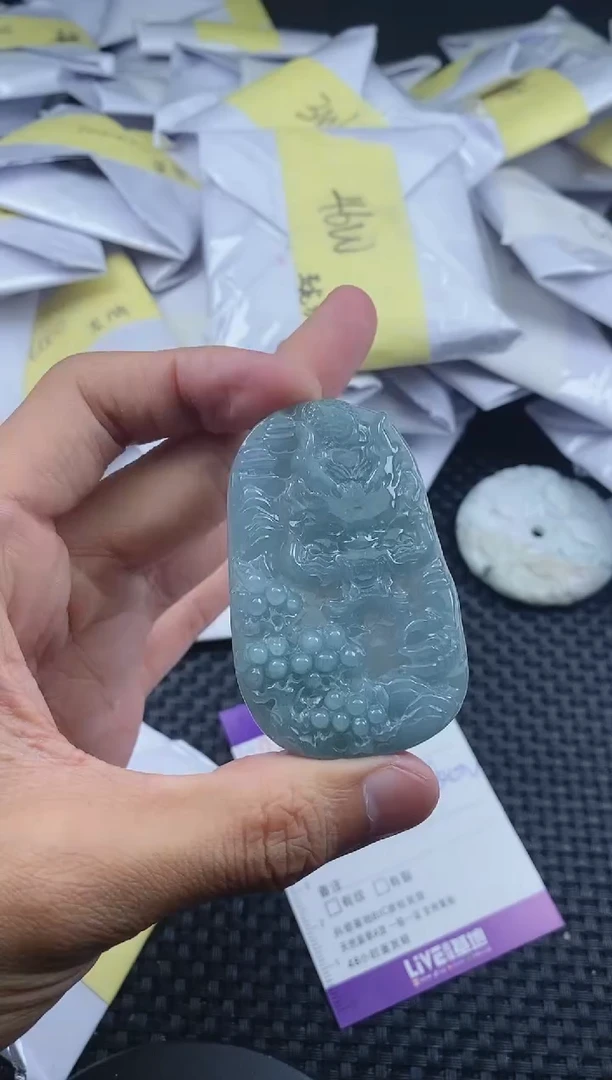 翡翠未镶嵌颈饰