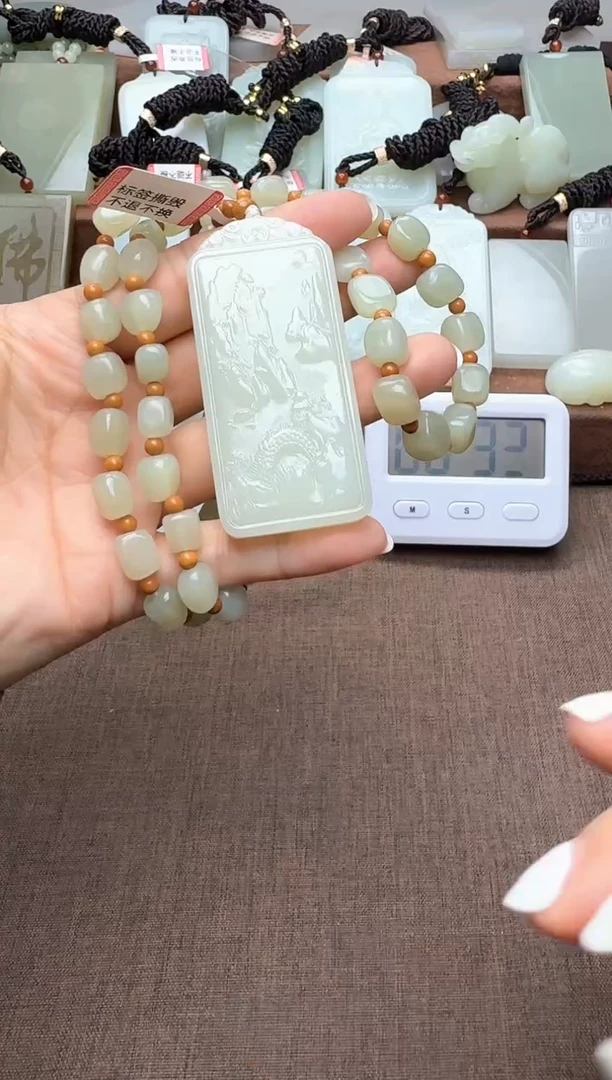 颈饰未镶嵌和田玉1