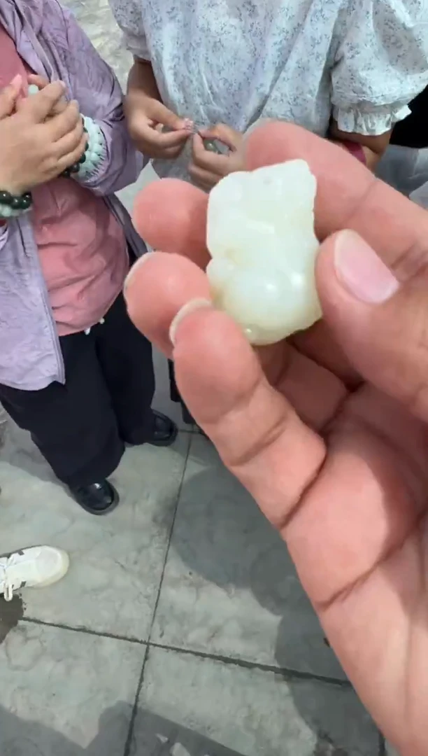 未镶嵌和田玉（糖玉）挂件和田玉
