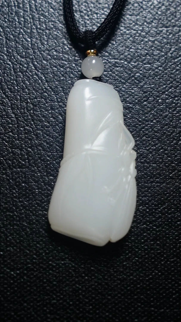 颈饰未镶嵌和田玉黑山竹节牌