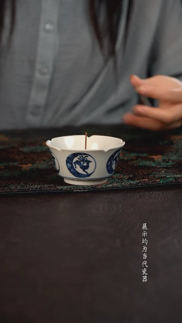 微瑕雲山敬古团纹小鹿花口杯