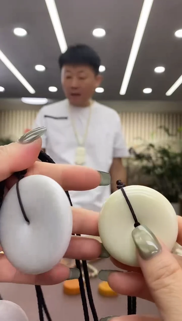 颈饰未镶嵌透闪石质玉多样式发货随机发一