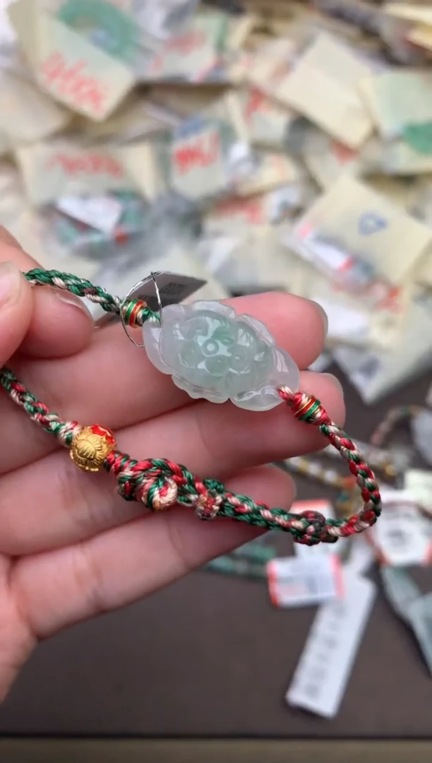 翡翠挂件未镶嵌?****?—
