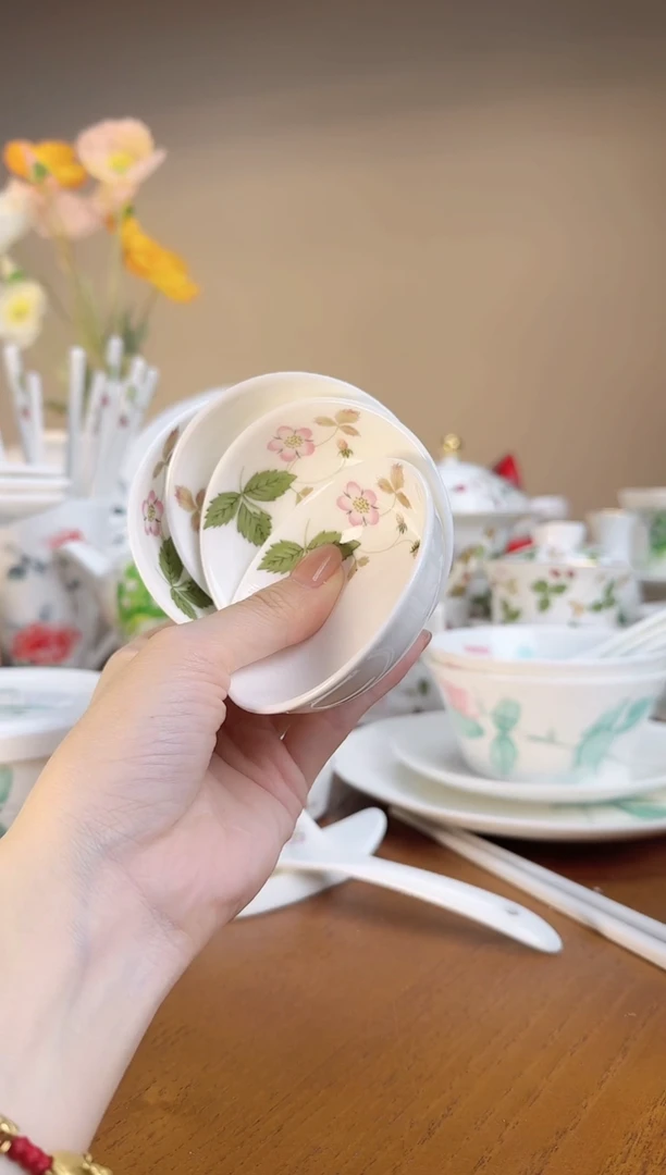 【闪购商品】高骨瓷圆形味碟4个高骨瓷圆形味碟4个