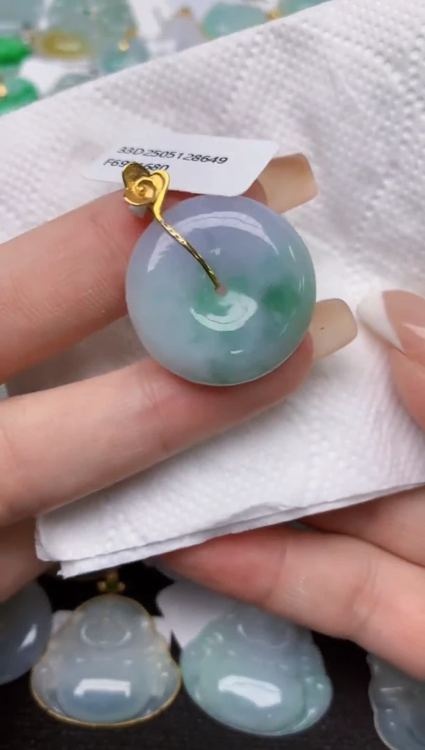 翡翠18K金镶嵌颈饰天然缅甸A货翡翠