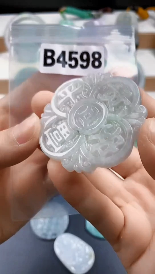 颈饰未镶嵌翡翠天然翡翠吊坠挂件