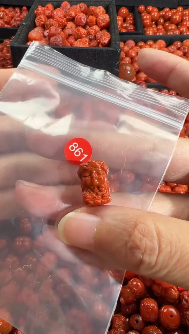 颈饰未镶嵌南红玛瑙1