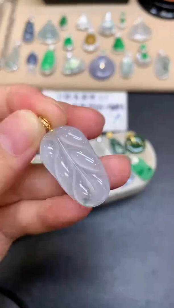 颈饰18K金镶嵌翡翠树叶【无服务费【48小时鉴赏期】