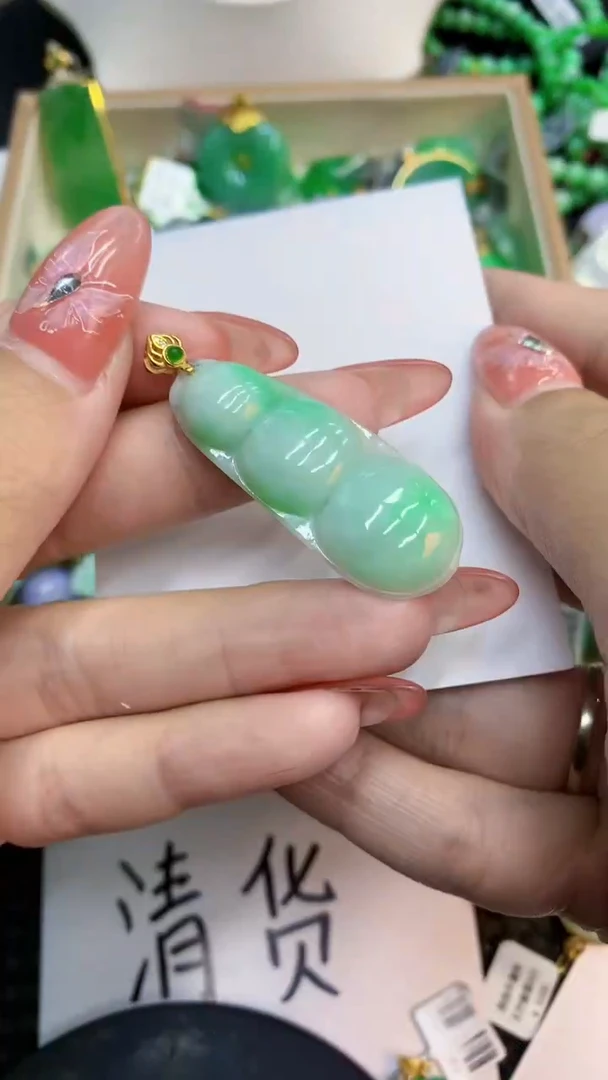 颈饰未镶嵌翡翠1