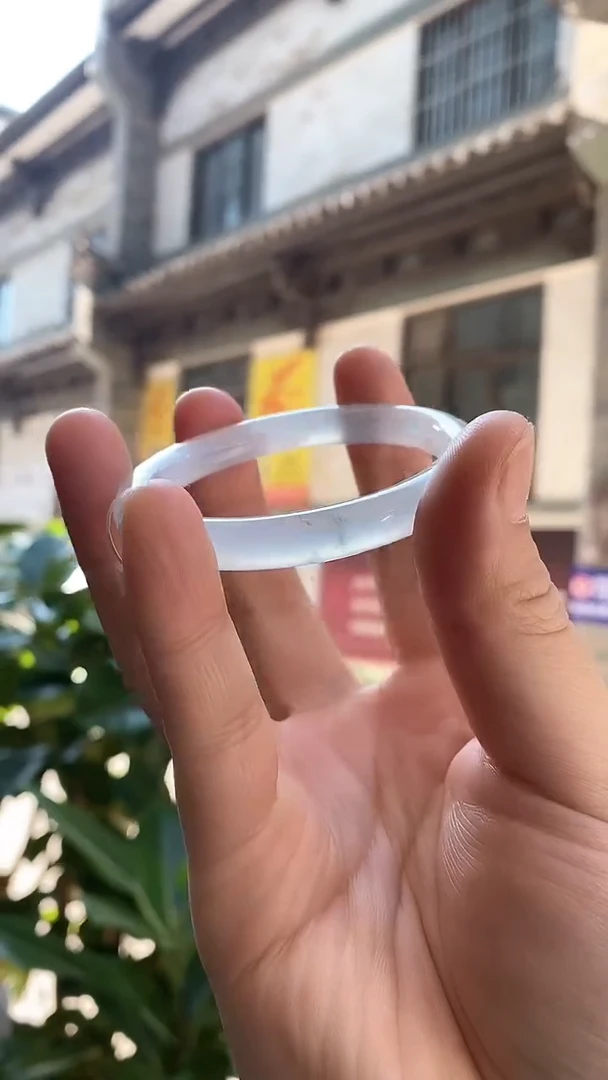 【闪购商品】翡翠手镯未镶嵌52圆条