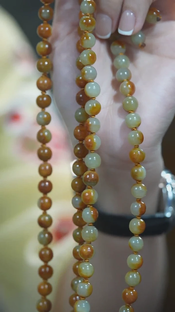 颈饰未镶嵌和田玉108粒，卡8+