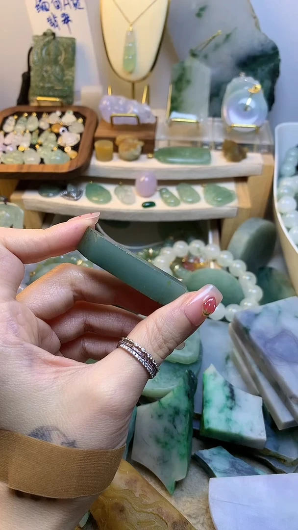 未镶嵌挂件翡翠开***人缅甸A货翡翠,没有运费险,有纹有裂