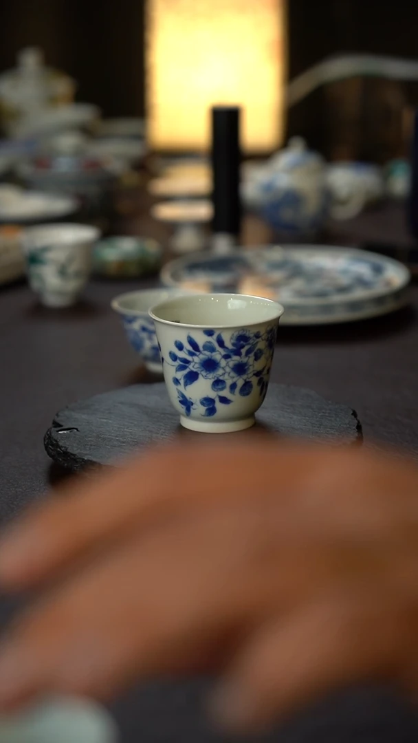 全手绘青花花卉主人杯