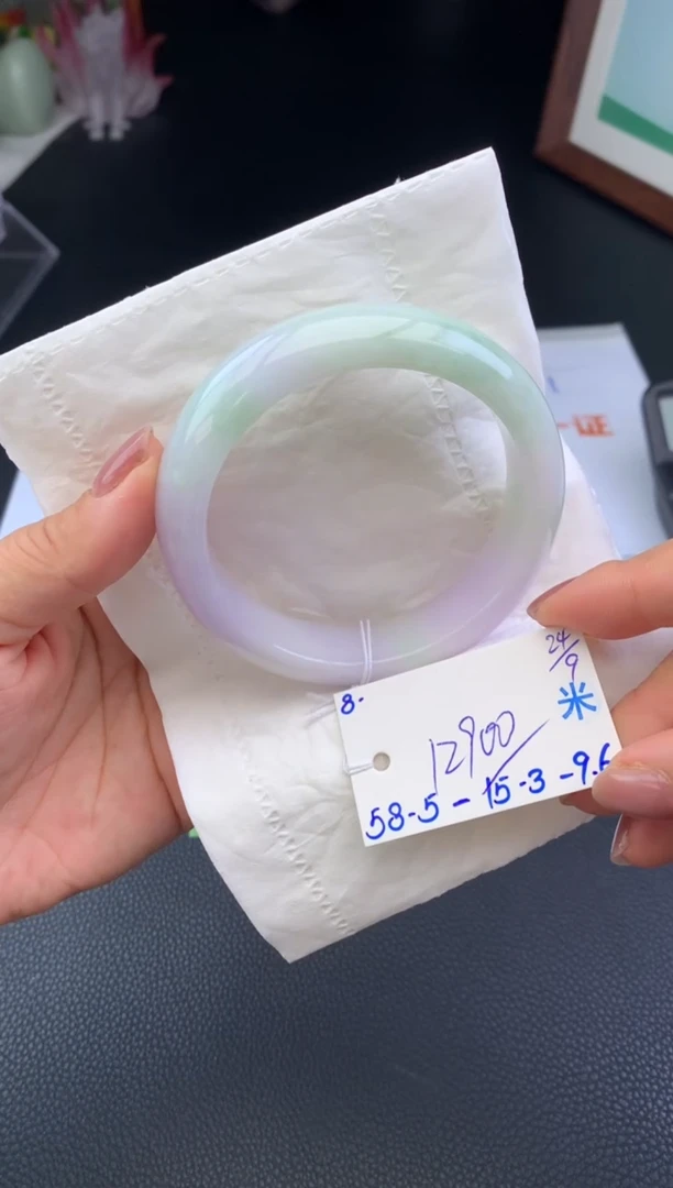 未镶嵌手镯翡翠手镯