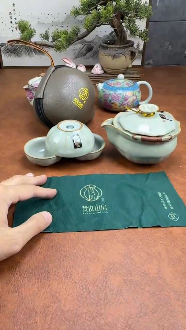 梵汝山房雀跃山峦象牙青一壶三杯