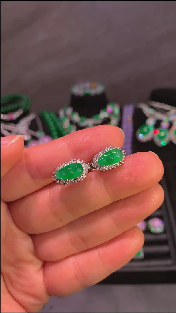 18K金镶嵌翡翠耳饰耳饰