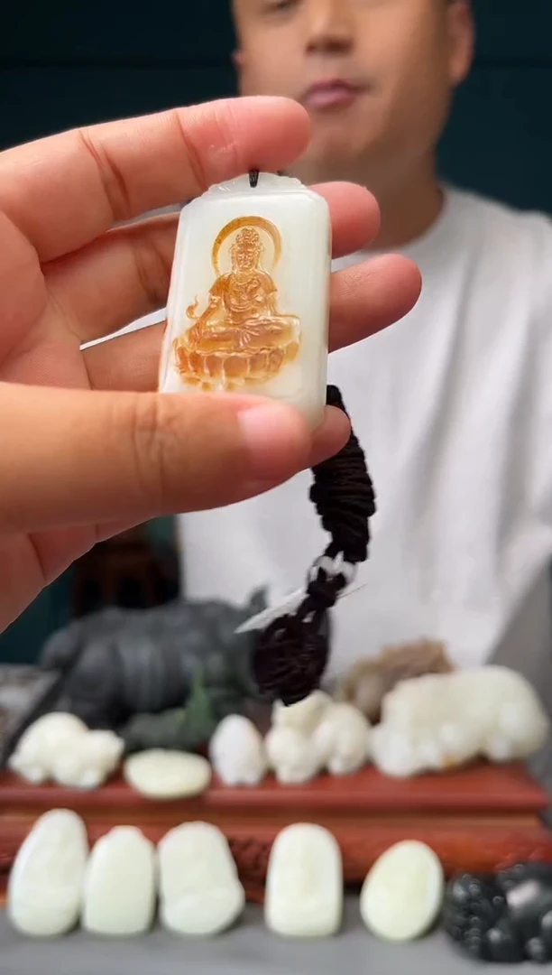 和田玉未镶嵌颈饰吊坠