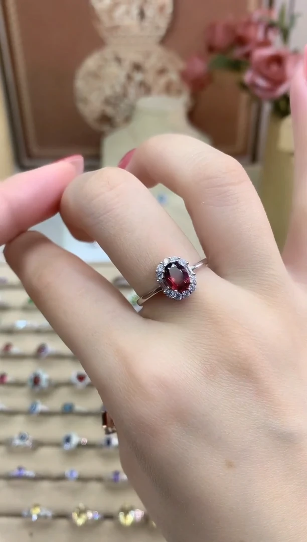 银S925镶嵌戒指石榴石大豆蔻石榴石戒指
