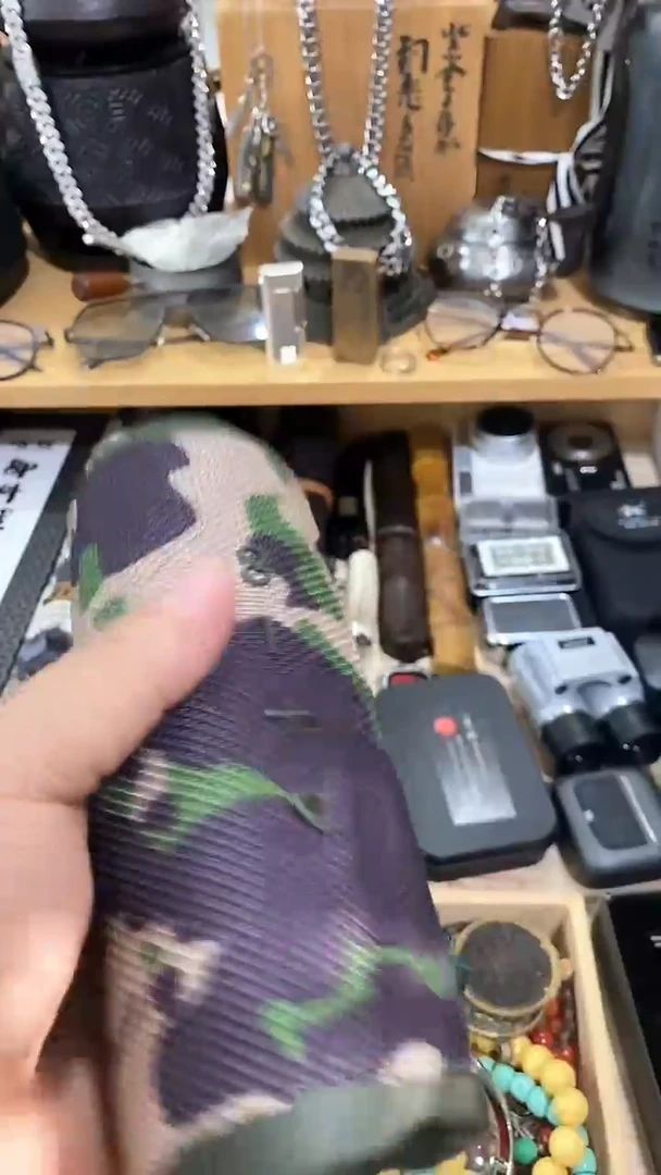 瓷片闪购商品  如图所示