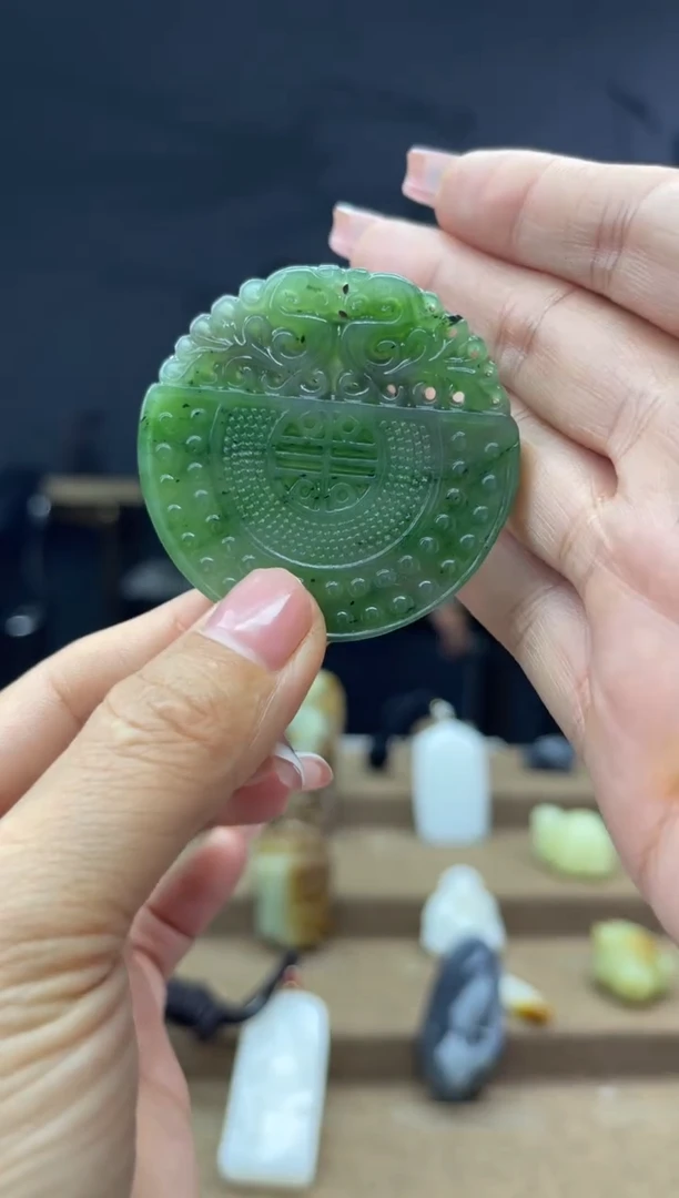 颈饰未镶嵌和田玉1