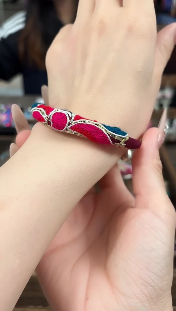 织绣民族风非遗老绣饰品610