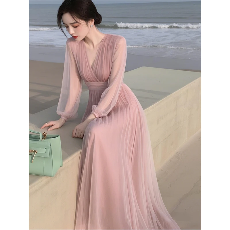 法式温柔粉色连衣裙女夏季2025新款气质V领收腰显瘦度假风长裙子