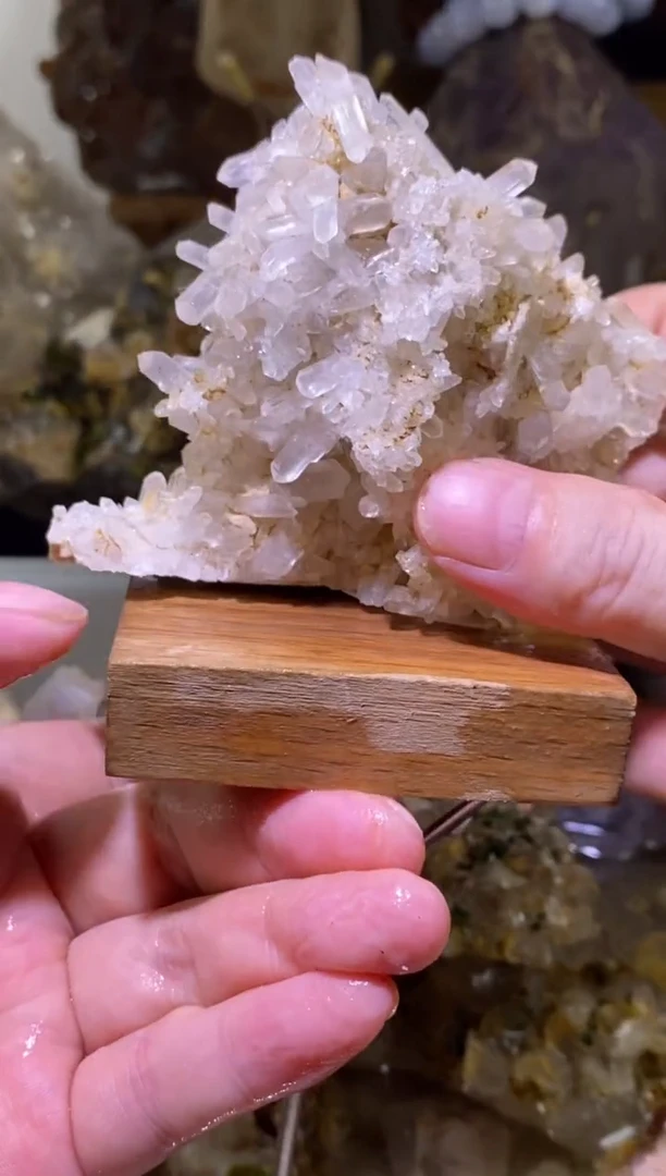 未镶嵌珠宝半成品水晶52号137g金口河米簇