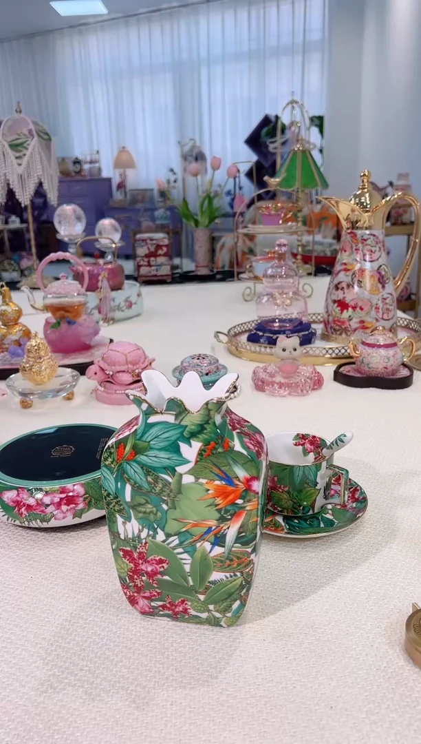 爱马丛林 花瓶 如图