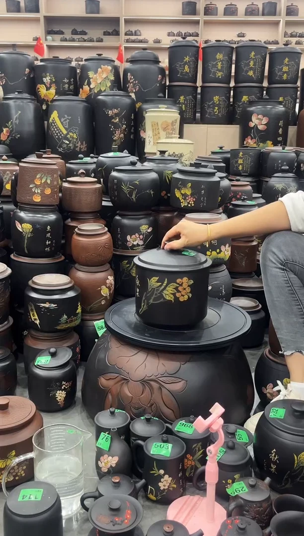 罐瑕疵茶叶罐  彩填五饼拱盖  933