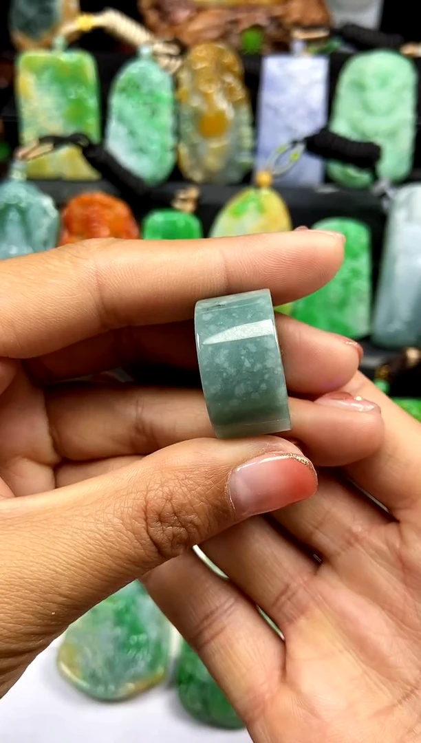 【闪购商品】翡翠颈饰未镶嵌翡翠A货