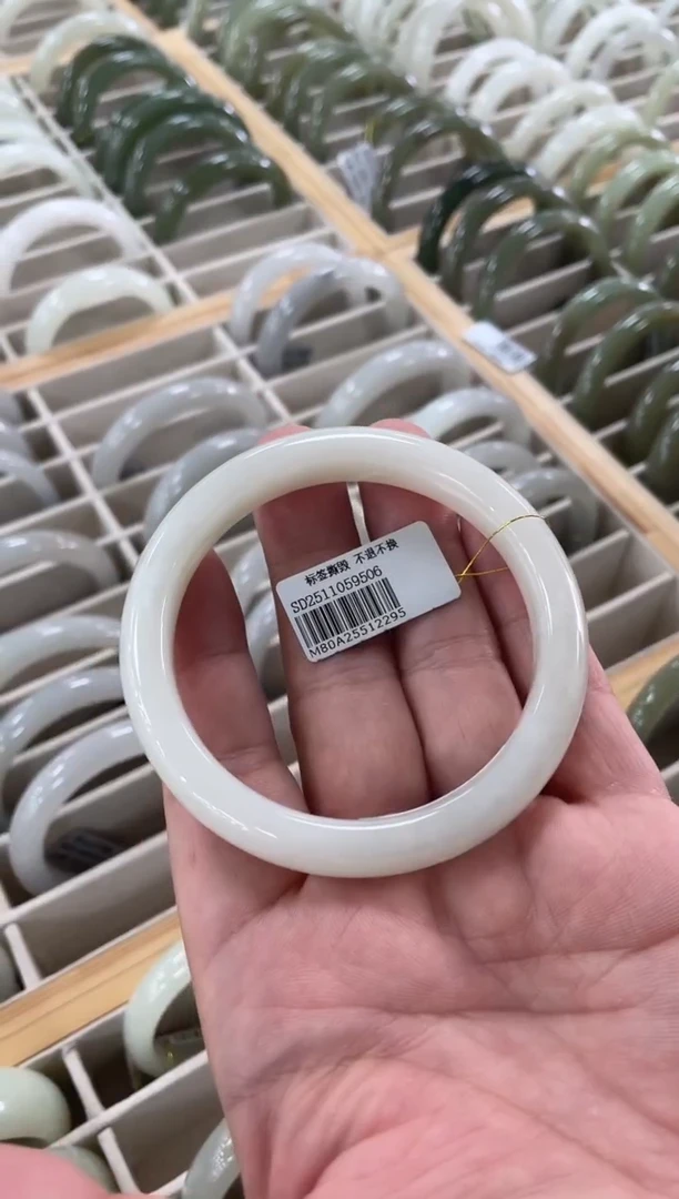 未镶嵌手镯和田玉60-61圈口 2295