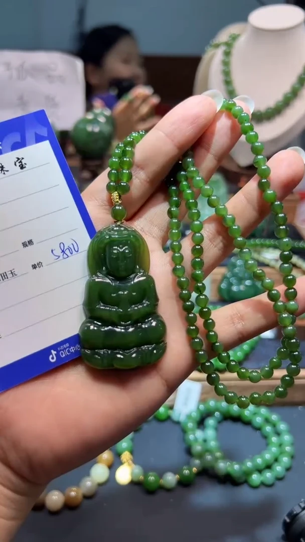 颈饰未镶嵌和田玉（碧玉）1