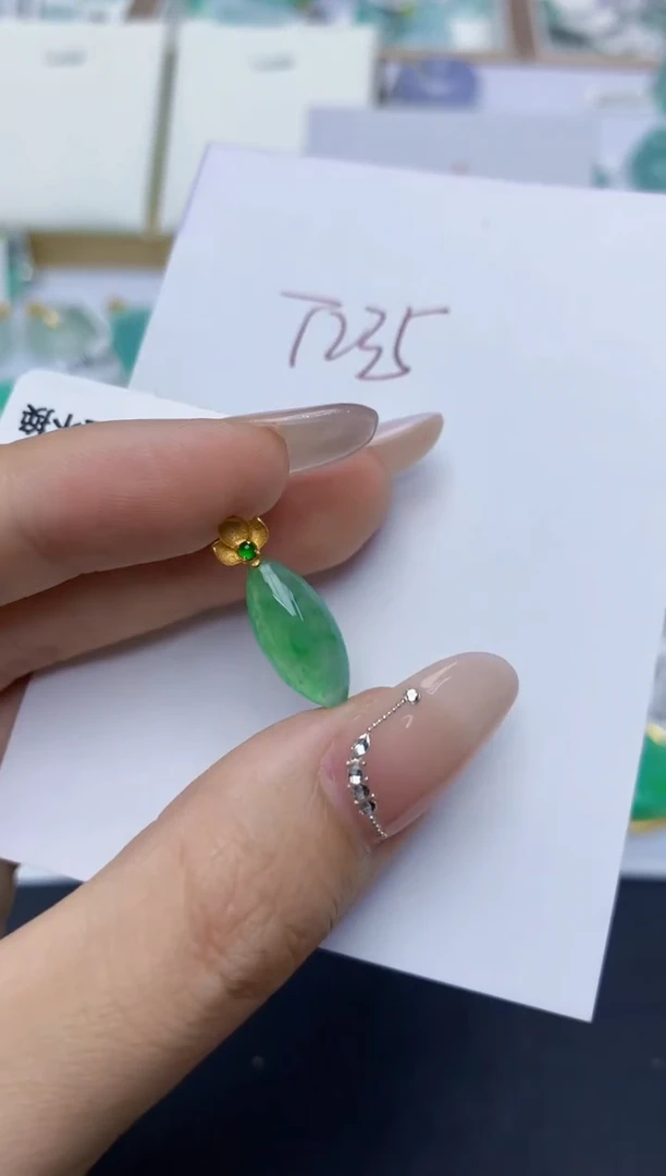 翡翠18K金镶嵌颈饰天然缅甸翡翠A货