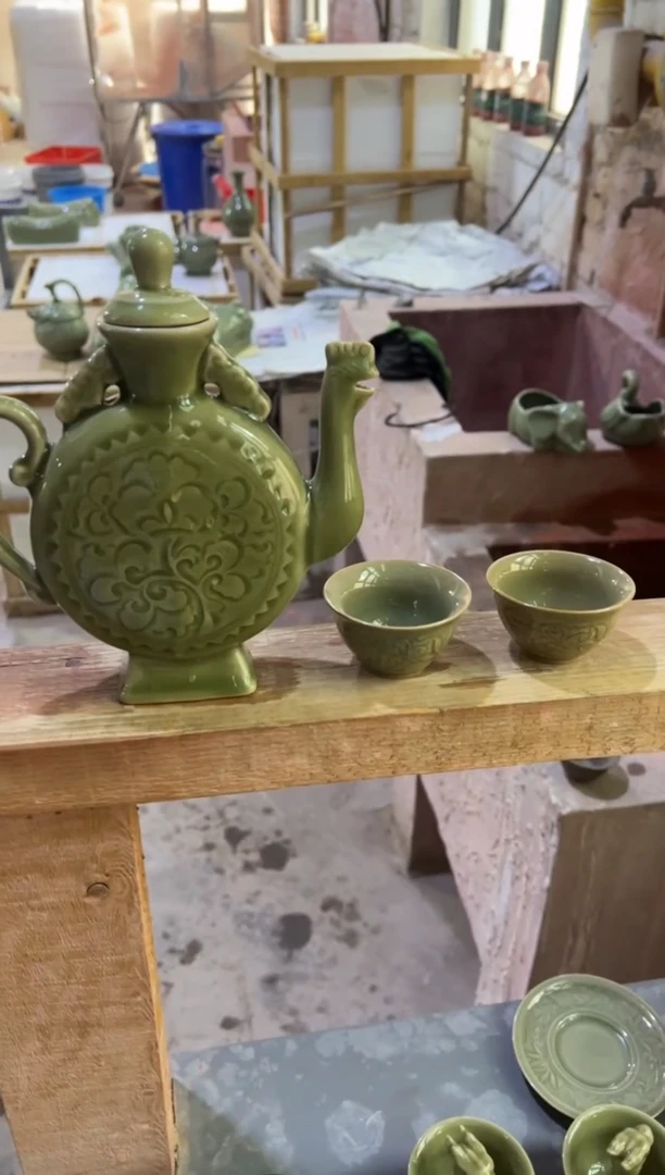 微瑕耀州窑青瓷凤鸣壶+莲纹小杯2