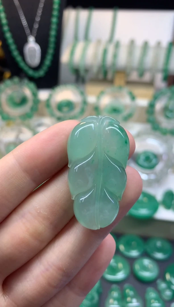 吊坠(不含链)未镶嵌石英质玉（非洲翠）金枝玉叶